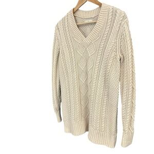 L.L.Bean Signature M cotton cable knit V-Neck sweater in excellent used conditio